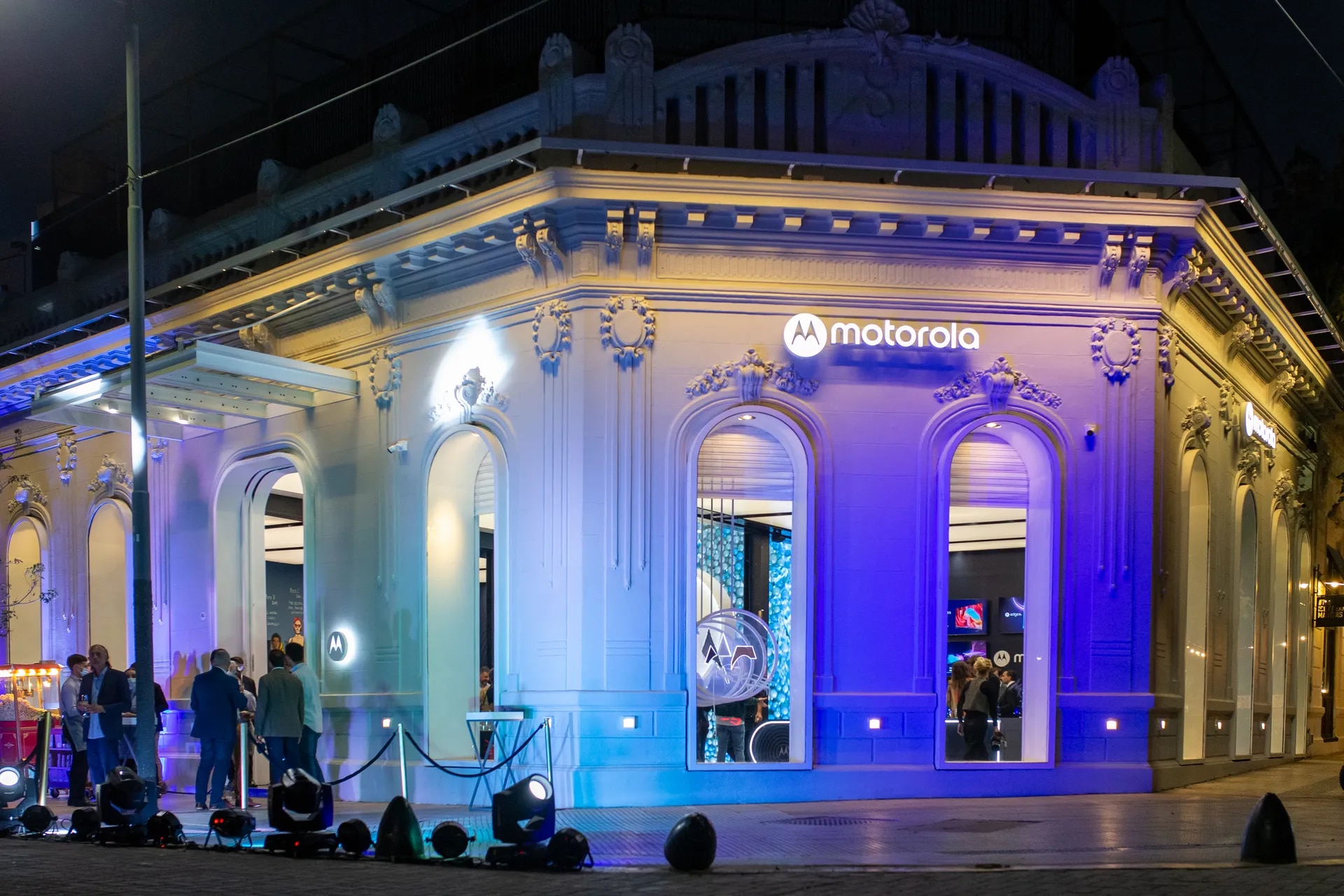 Motorola inaugura sus primeras dos motorola Flagship Stores en Argentina